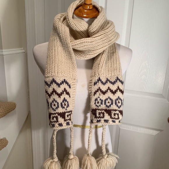 Daniele Mecci Accessories - Scarf chunky wool w braids & Pom Poms at ends